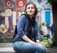 Dokumentika „Kelyje. 100 000 žingsnių su kunigu Algirdu Toliatu“